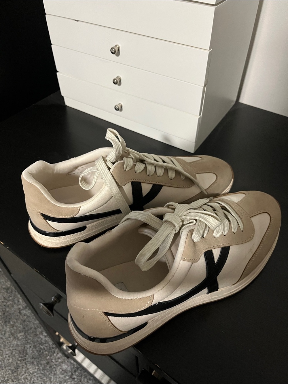Dolce Vita athletic sneakers 9.5